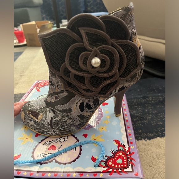 EUC 9 Irregular Choice Pearl Necture Brocade Booties - Picture 6 of 8